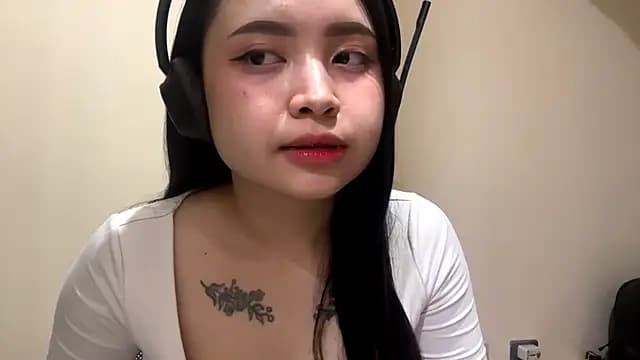 JuleneGowins live cam