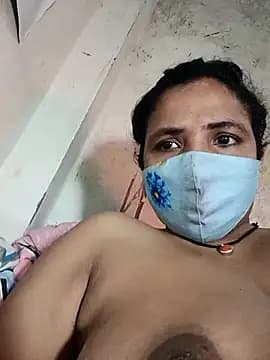 HotAishaa live cam on Stripchat