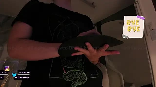 Katemoss70 live cam on Stripchat