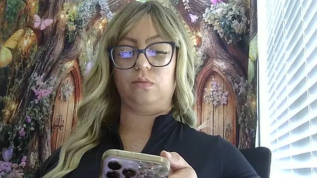 Paisleehaze live cam