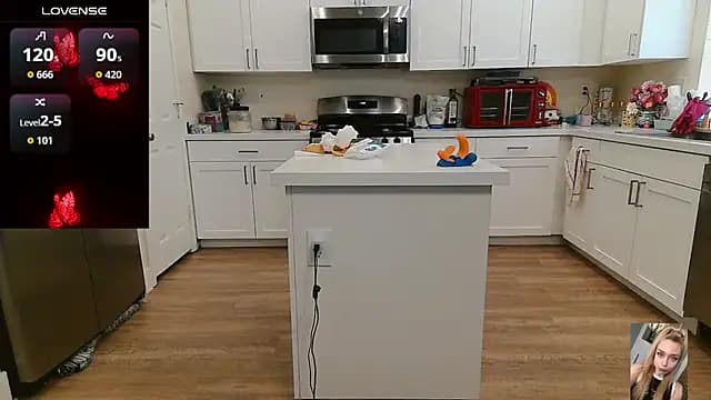 Blondiewithanass live cam