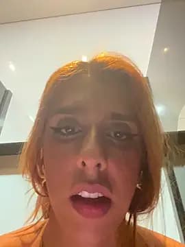 Monahliza live cam on Stripchat