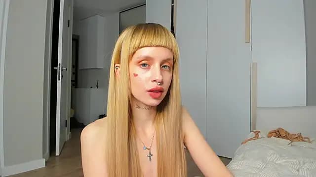 FlowerOfSin2001 live cam on Stripchat