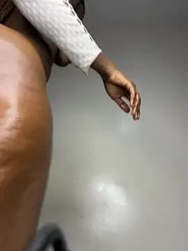 Reecekay live cam on Stripchat