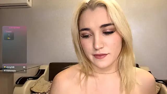 MerryVideo live cam on Stripchat