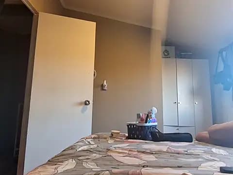 Denisutra777 live cam on Stripchat