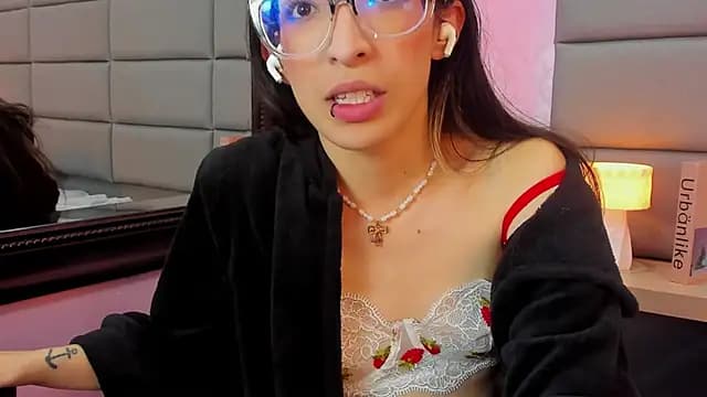 Emilia_Bons live cam