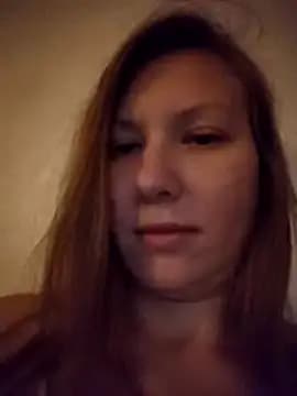 August_Shine live cam