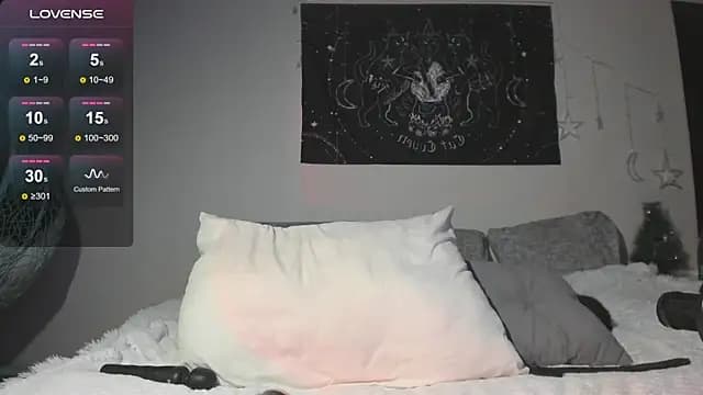 JuliaVangg_19 live cam