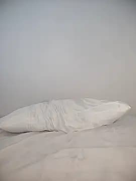 Julia-Blair live cam