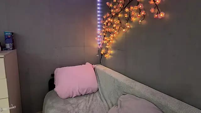 Princessofcashe live cam on Stripchat