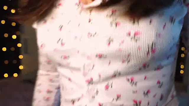 EarthaLevra live cam