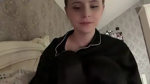 little_shy_girll live cam