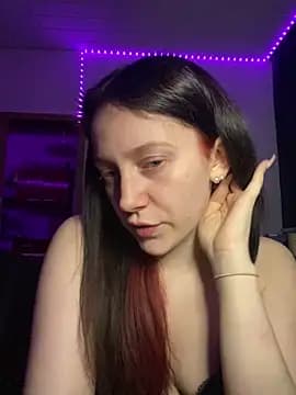 YoungLisaa18 live cam