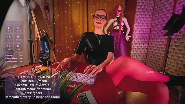 Giantess_Eva live cam