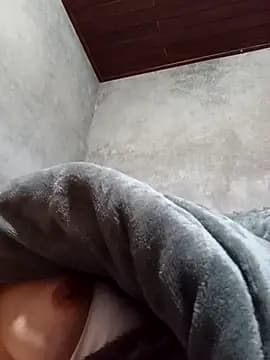 Yellow-pink live cam