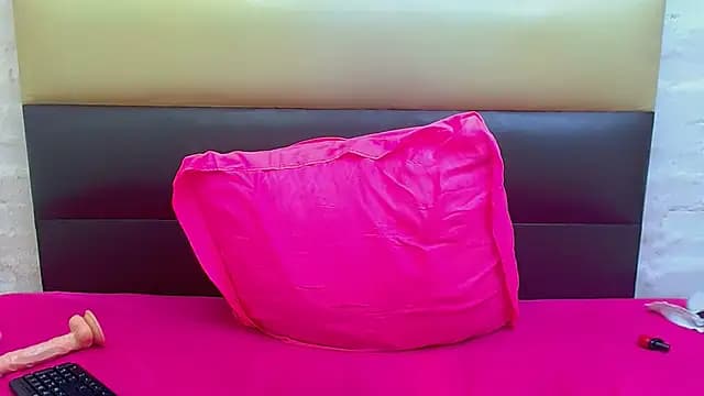 SweetSinAura live cam