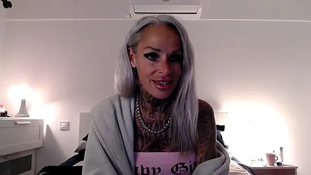 Sophie-Logan-Ink live cam