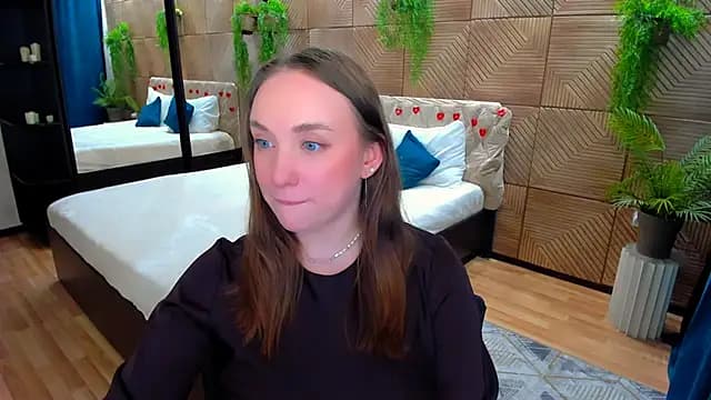 TrueReincarnation live cam on Stripchat