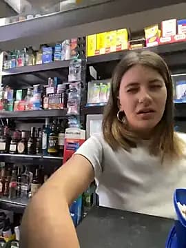 Andrea_19blonde live cam on Stripchat