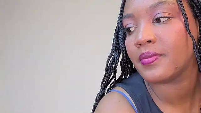 chanel_brunette live cam