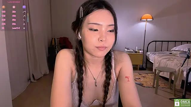 HiasiangirLaww live cam on Stripchat