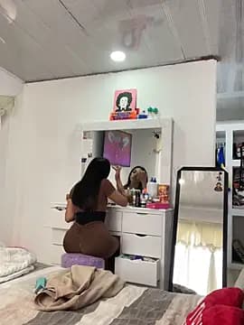 Marianahb-e live cam on Stripchat