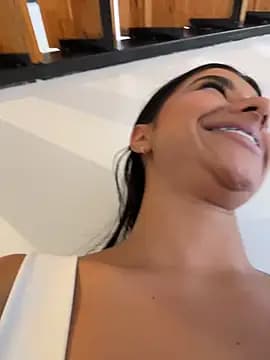 eva_roseee live cam on Stripchat