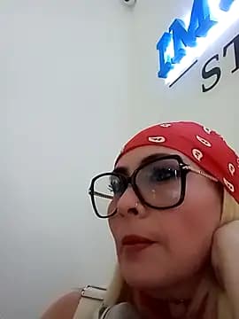 CandieGilson__ live cam on Stripchat