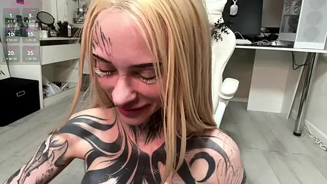 KizzieSherbert live cam on Stripchat