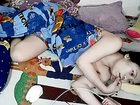 xxhotamizinggirl live cam on Stripchat