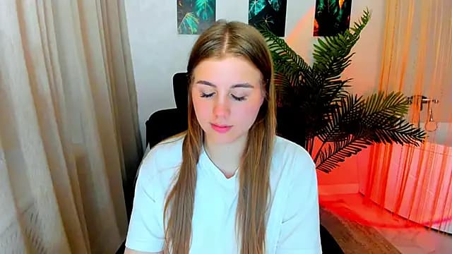 GoldenMirage live cam