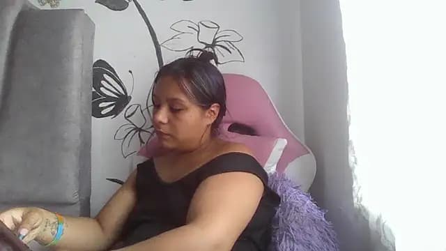 Charis_21 live cam