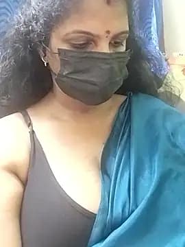 poojaa-rani live cam on Stripchat