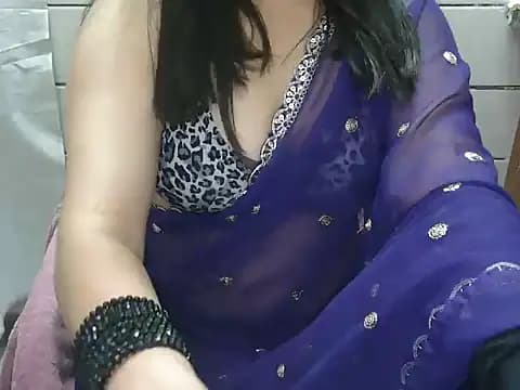 Shruchi live cam on Stripchat