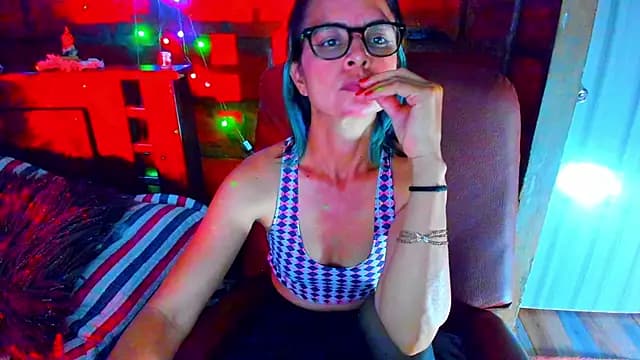 BrianaGarner live cam on Stripchat