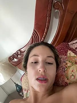 lriana_miller live cam on Stripchat