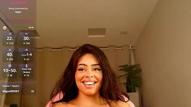 Pauline_Clark live cam on Stripchat