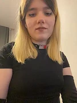 Cherry___Blossom live cam on Stripchat