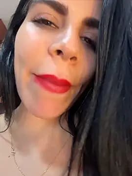 valecruz903 live cam on Stripchat