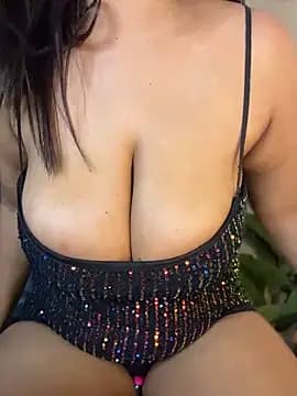 DevineDevilQueen live cam on Stripchat