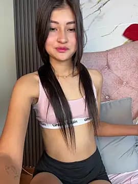 Aylin_fire live cam on Stripchat