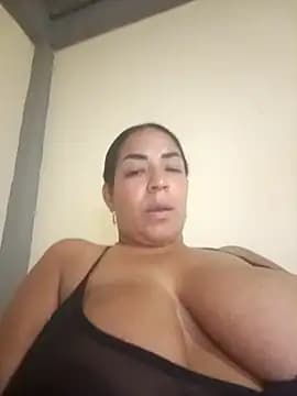 Carolinnapolsen live cam on Stripchat