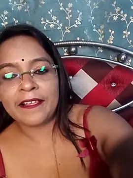 hornyrosy321 live cam on Stripchat