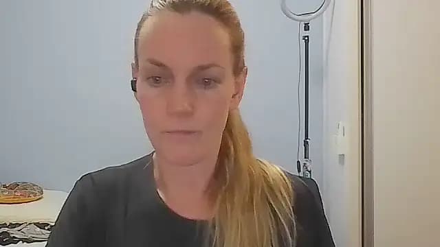 Annylove1 live cam on Stripchat