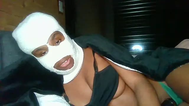 LabelleOnyx live cam on Stripchat