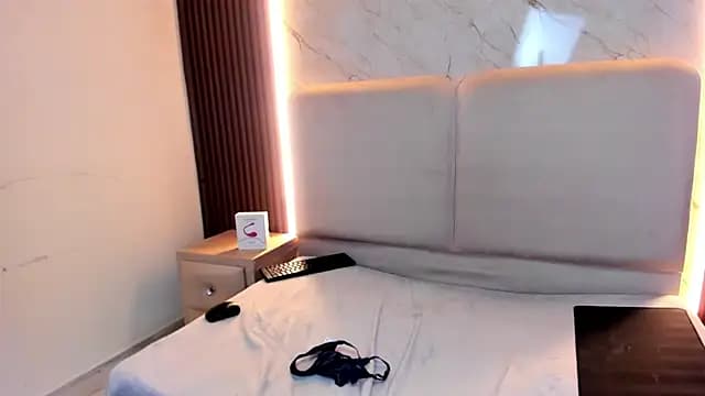 LolaWhite live cam on Stripchat