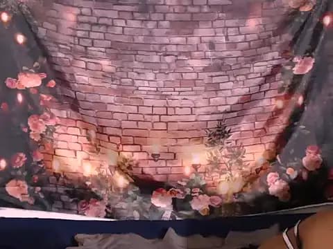 moghelslay live cam on Stripchat