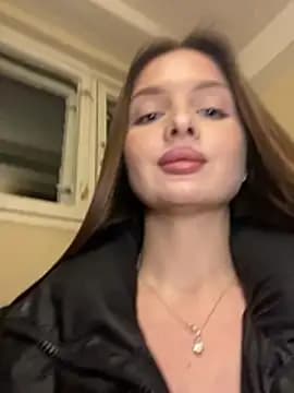 KrisMagnoly live cam on Stripchat