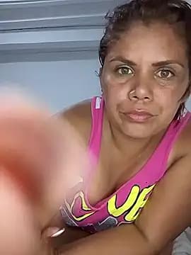 Zafiro_MD live cam on Stripchat